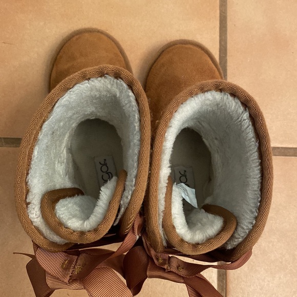 Super cute boots with laser cut gold design size 12 - Picture 4 of 8